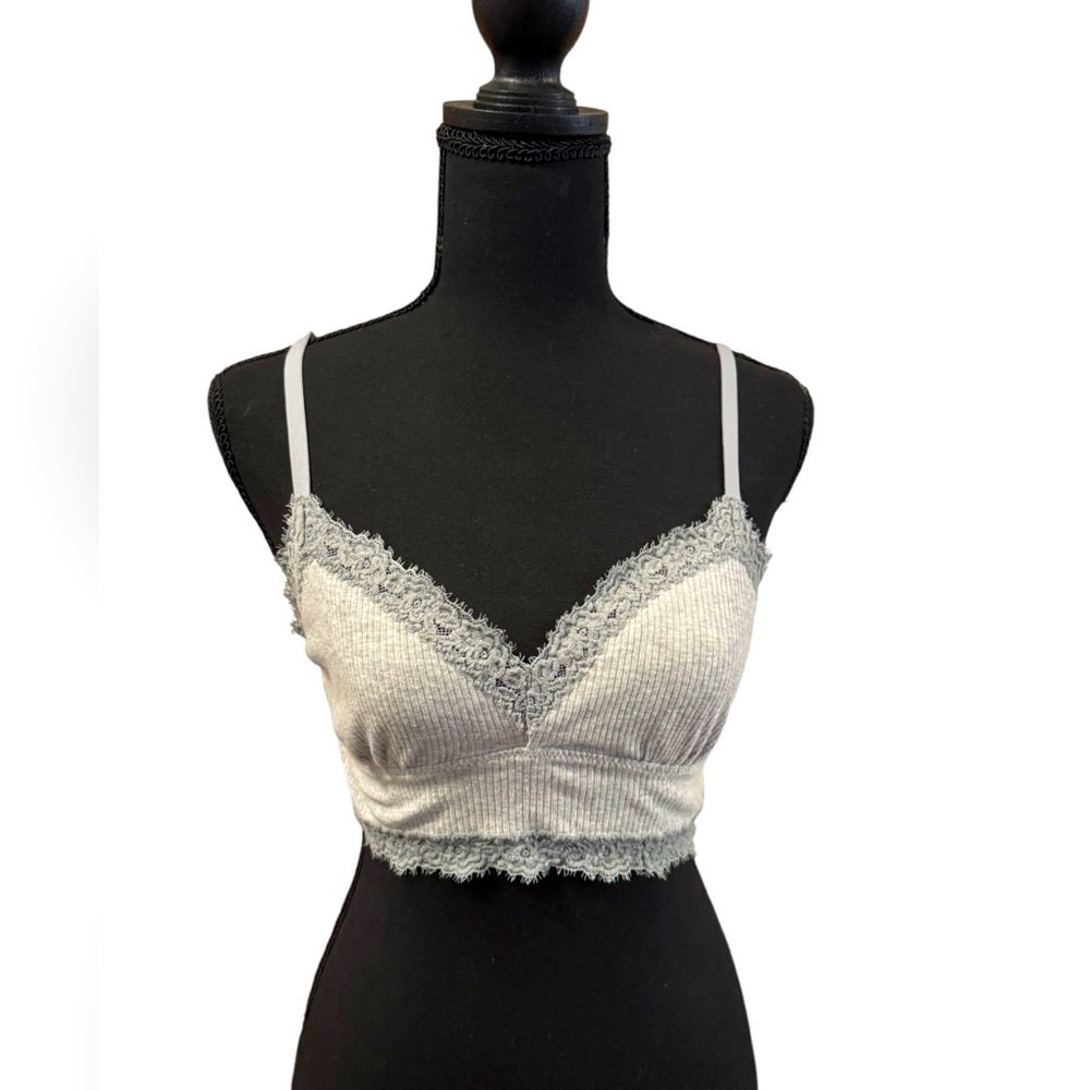 Gray SHEIN women’s juniors lacy cropped tank top with adjustable straps size S